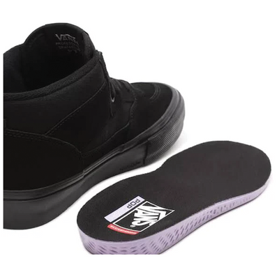 Black Vans Skate Half Cab shoes with a classic low-top design, featuring black canvas and rubber sole for skateboarding.